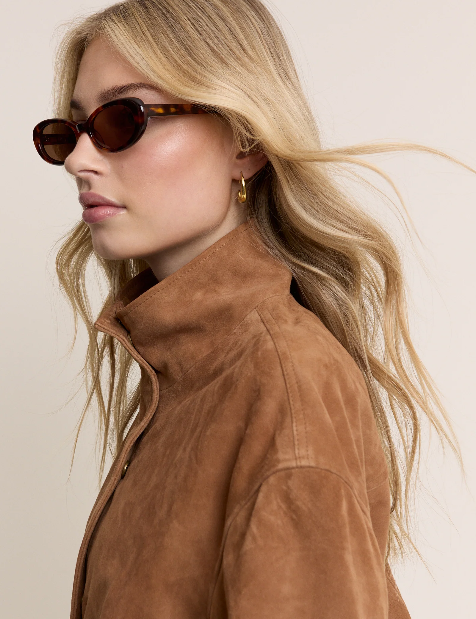 Brown Tortoiseshell Oval Halo Sunglasses - Image 4