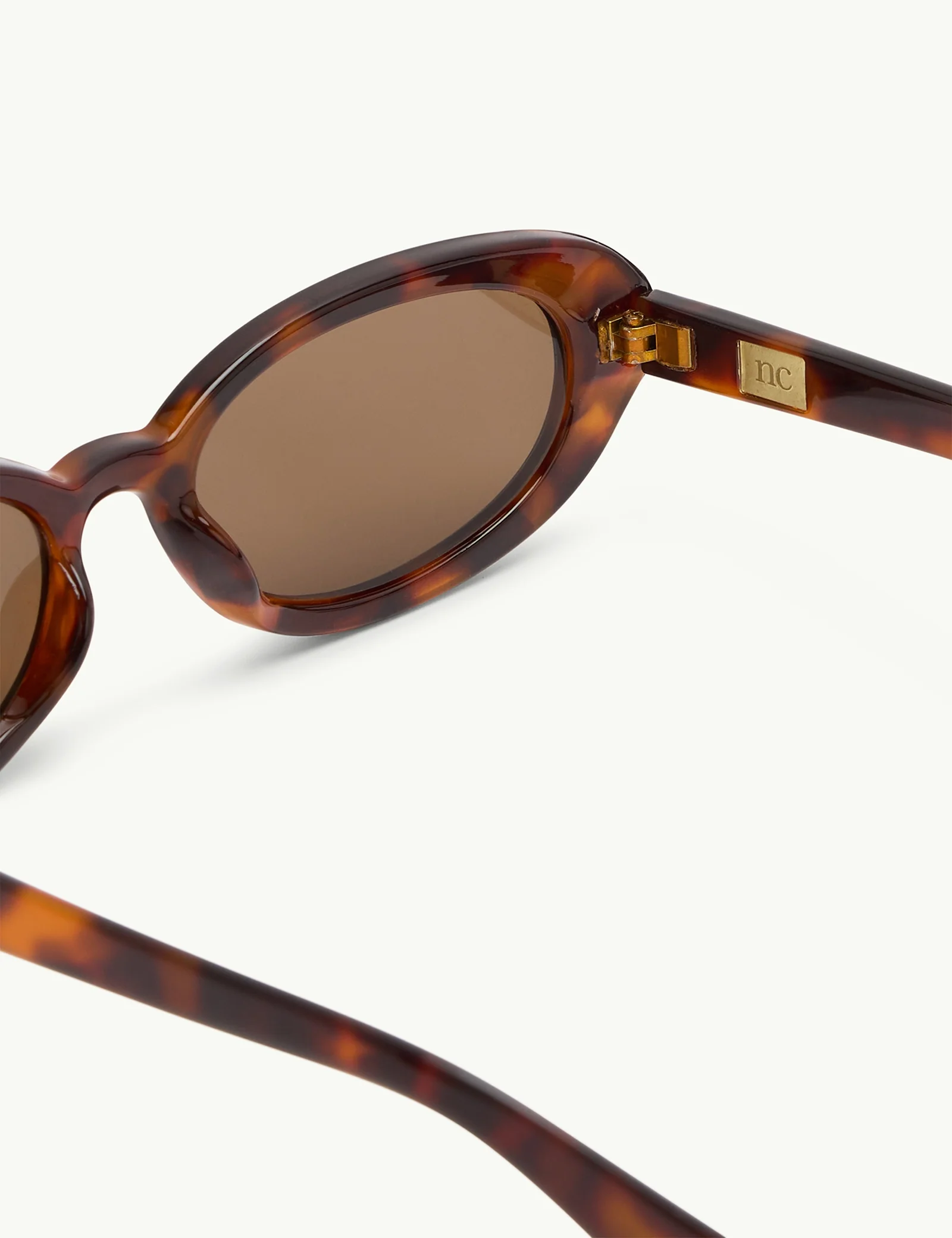Brown Tortoiseshell Oval Halo Sunglasses - Image 7