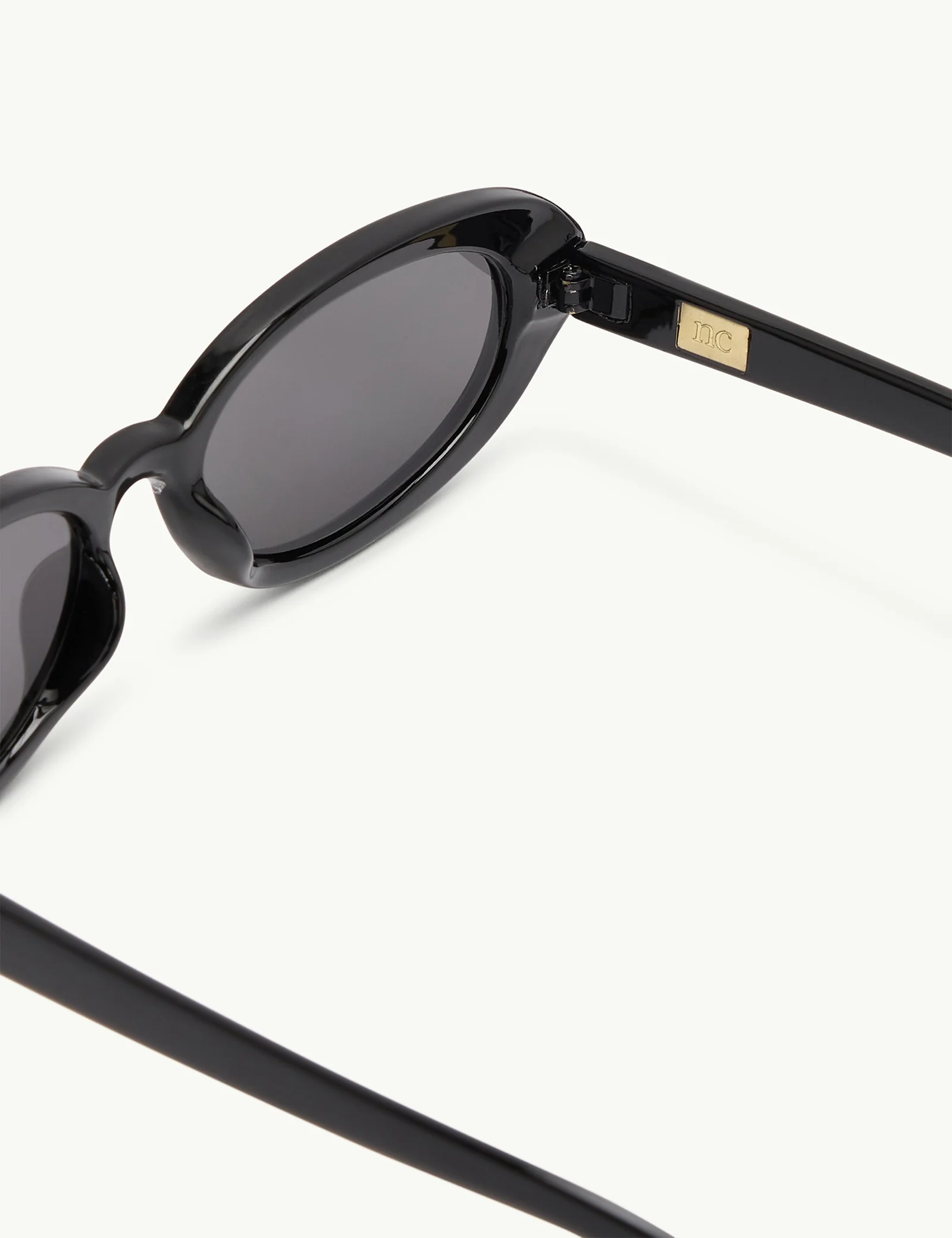 Black Oval Halo Sunglasses - Image 8