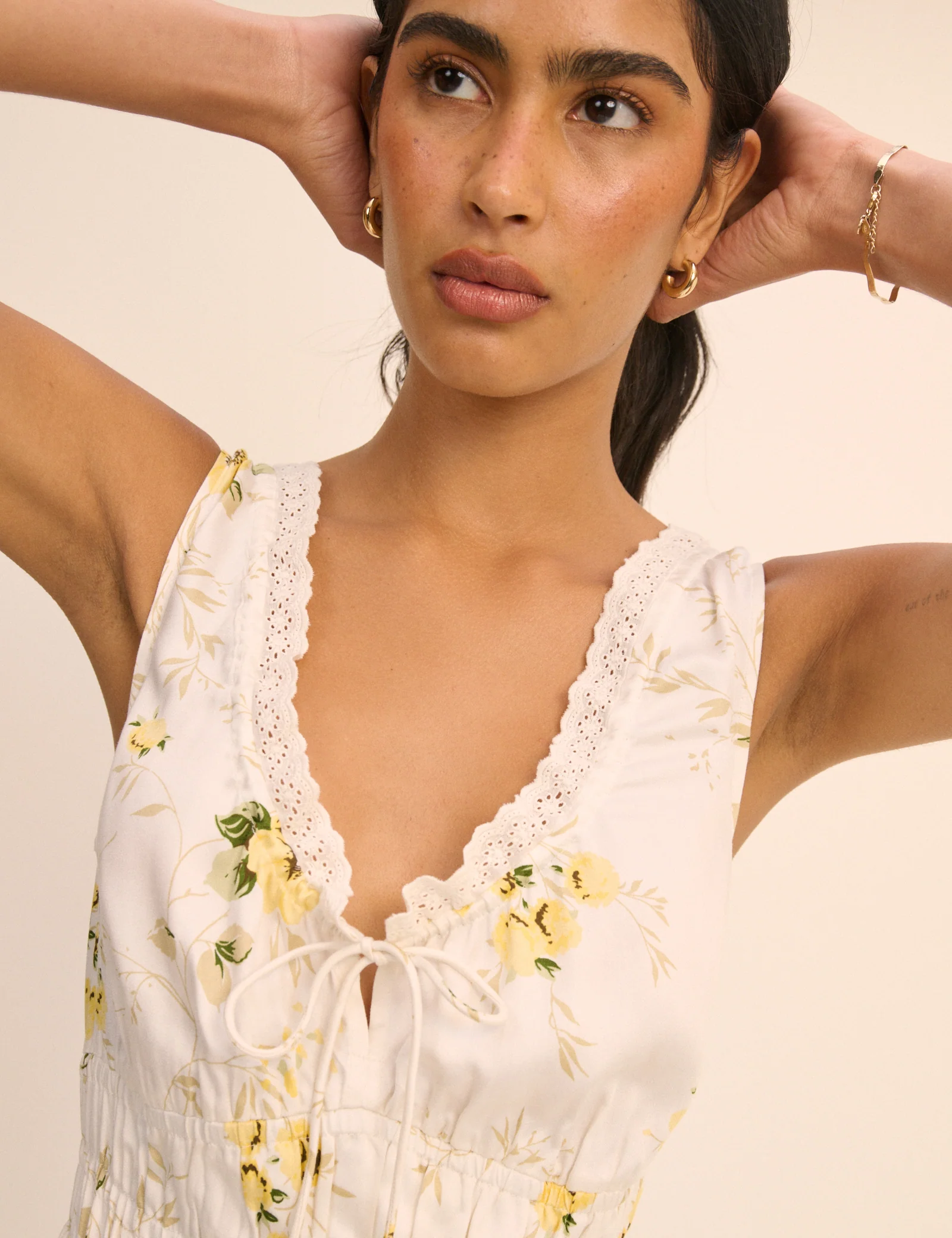 White Floral Shirred Sleeveless Isabella Midi Dress - Image 4
