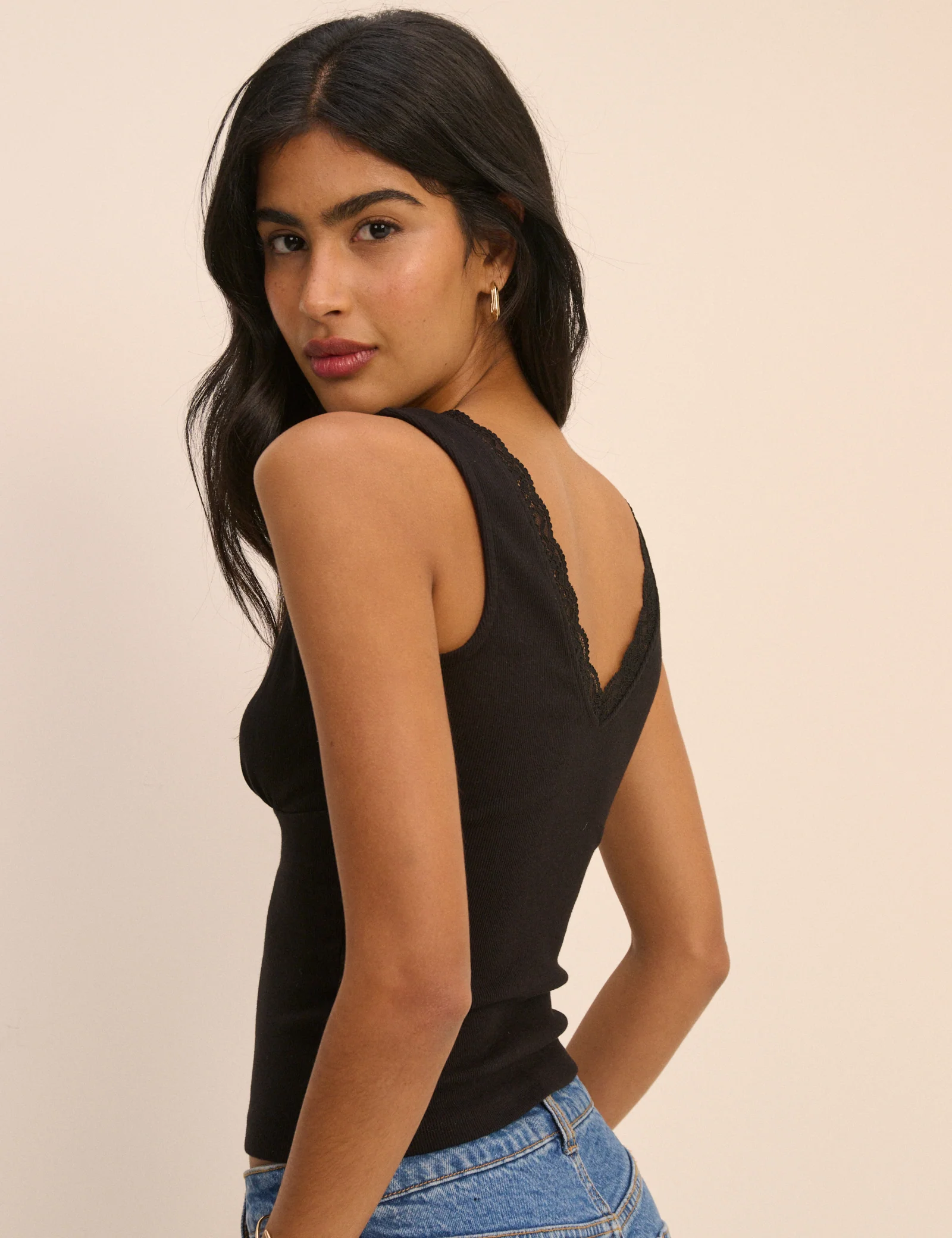Black Ribbed V-Neck Lace Trim Vest - Image 4