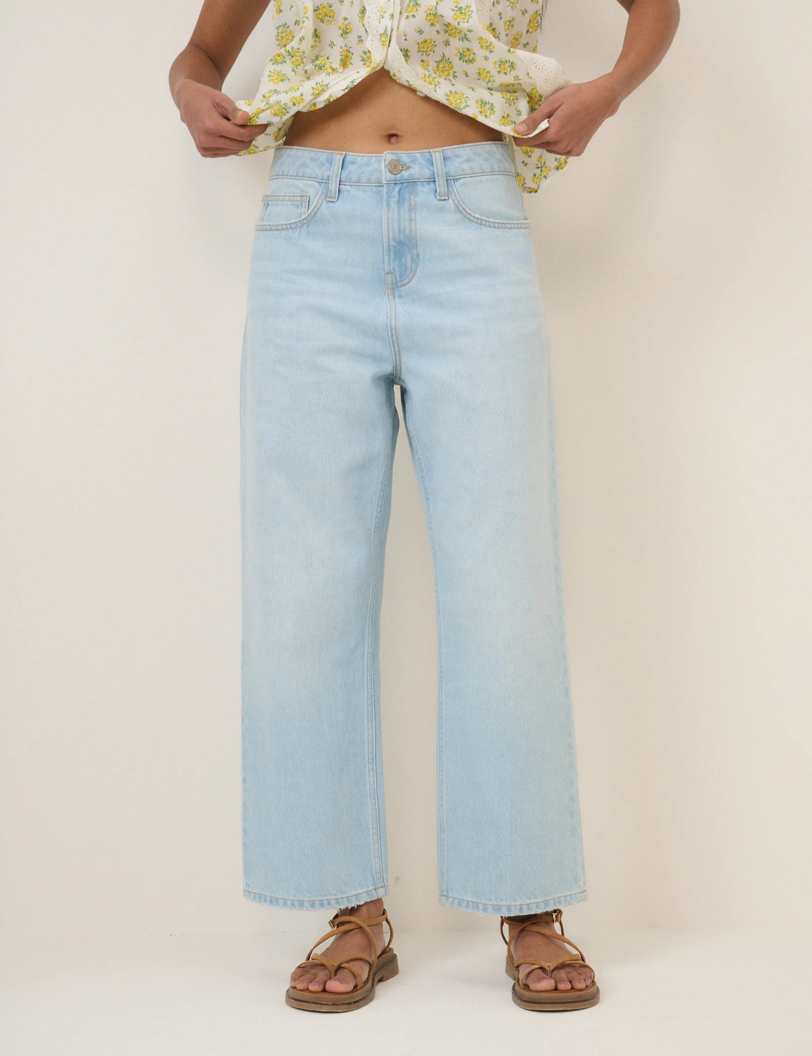 Bleach Wash Leyton Distressed Boyfriend Jean - Image 2