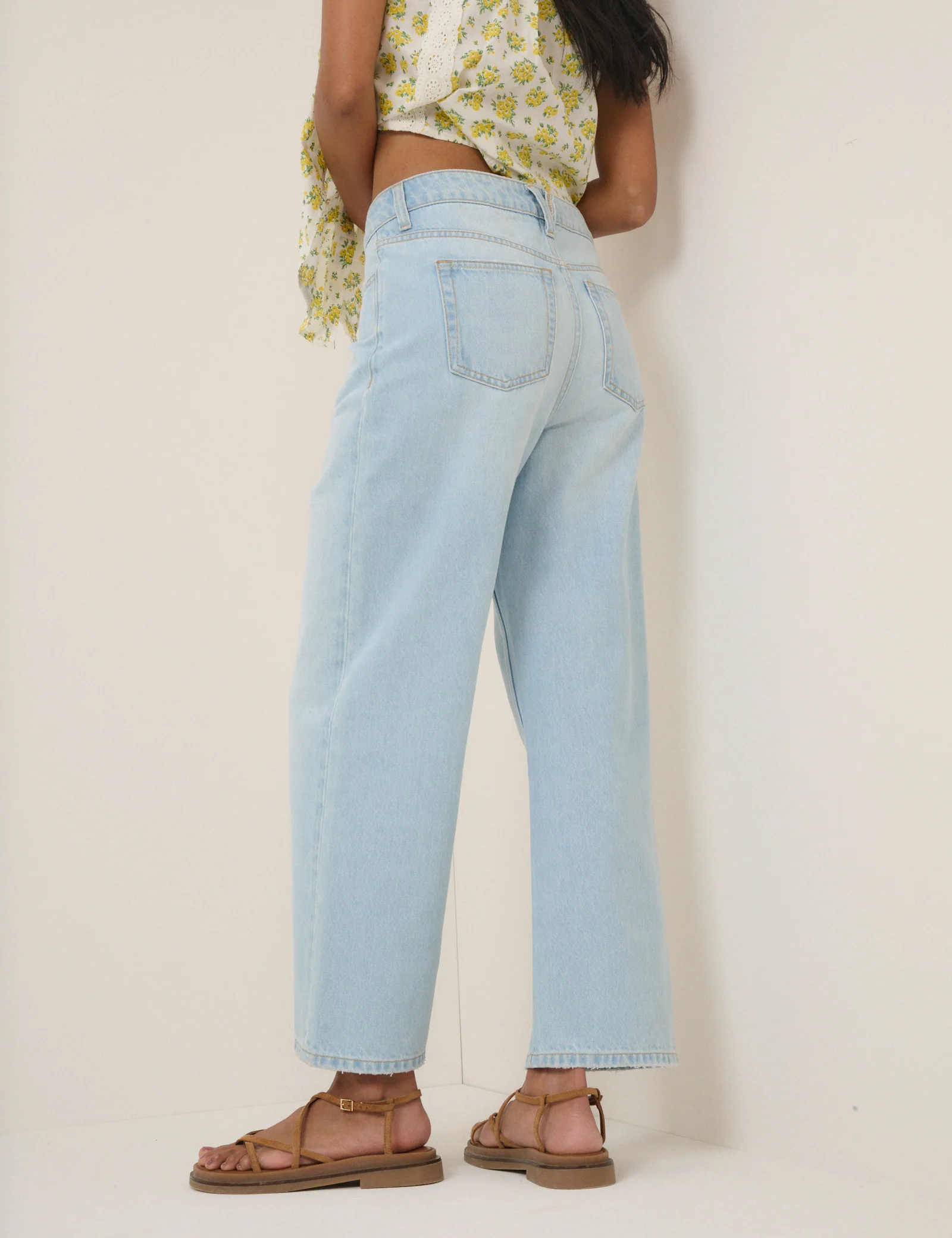 Bleach Wash Leyton Distressed Boyfriend Jean - Image 3