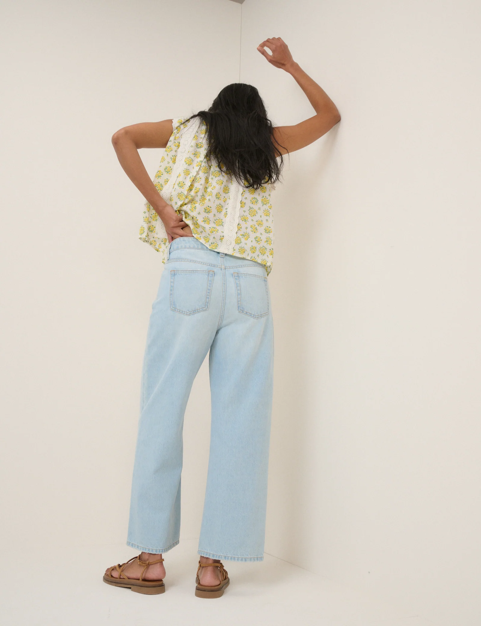 Bleach Wash Leyton Distressed Boyfriend Jean - Image 5