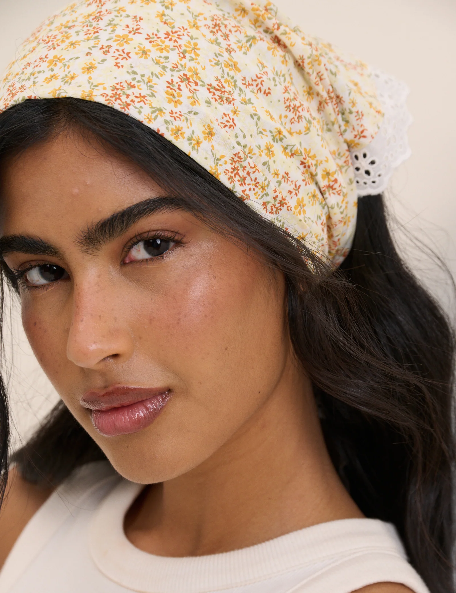 Yellow Ditsy Floral Lace Trim Triangle Scarf - Image 5