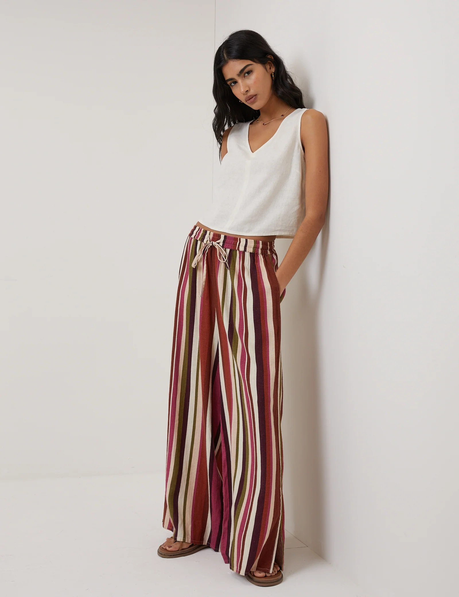 White Linen-Blend V-Neck Cropped Top - Image 5