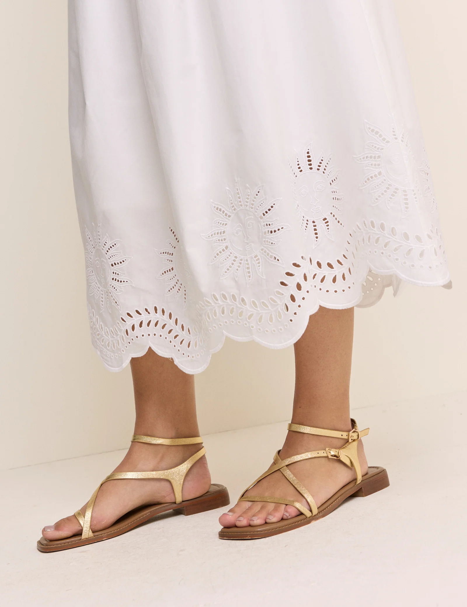 White Cutwork Scallop Hem Sintra Midi Skirt - Image 4