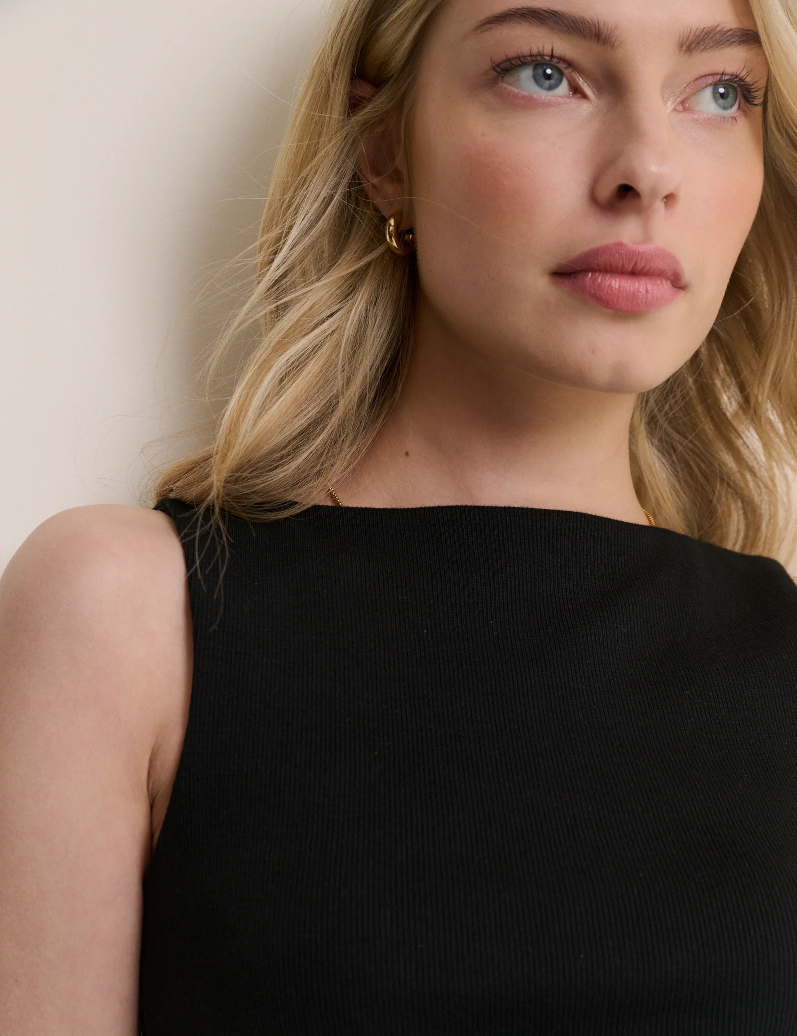 Black Ribbed Boat Neck Vest - Image 3