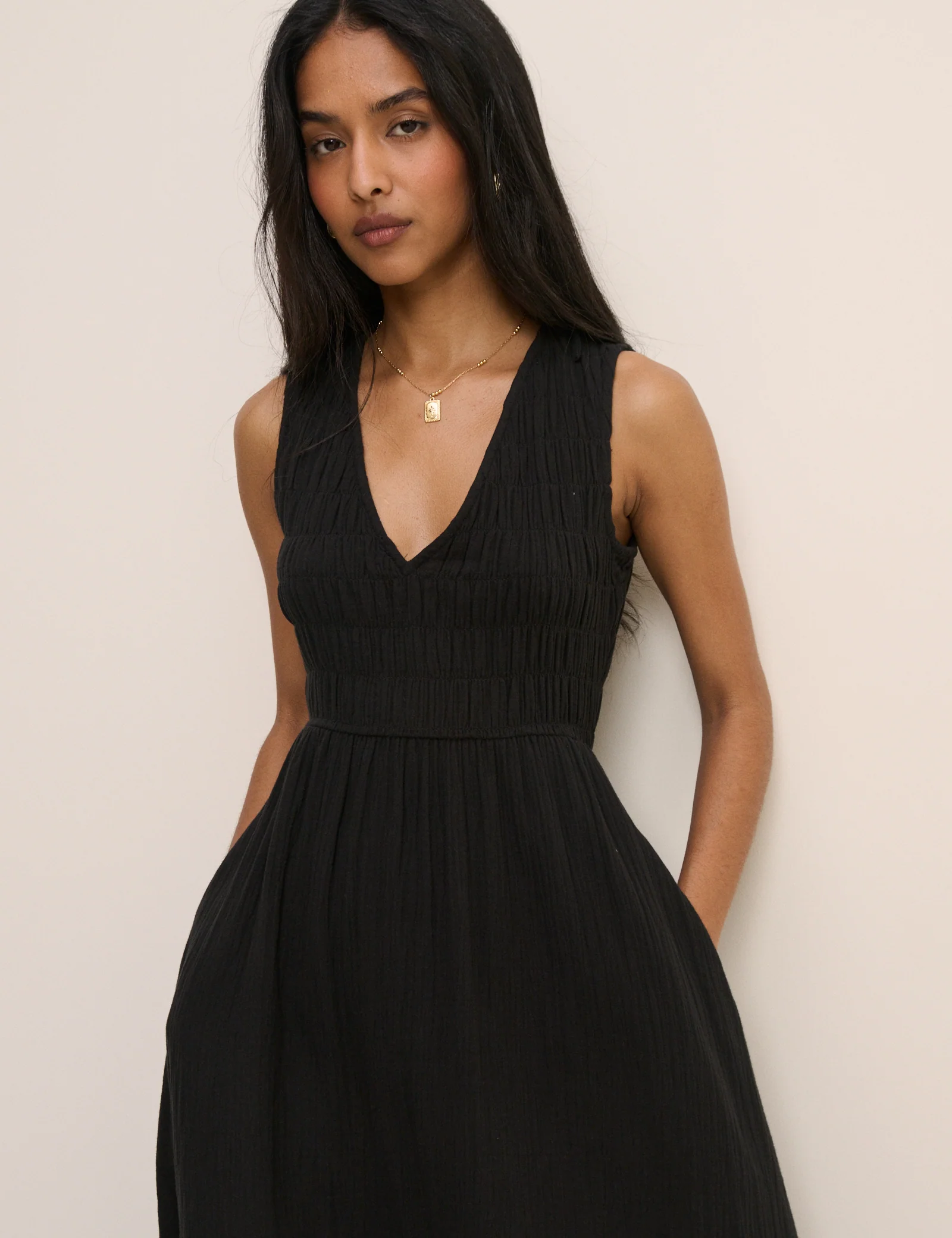 Black Shirred Sleeveless Audrey Midi Dress - Image 4