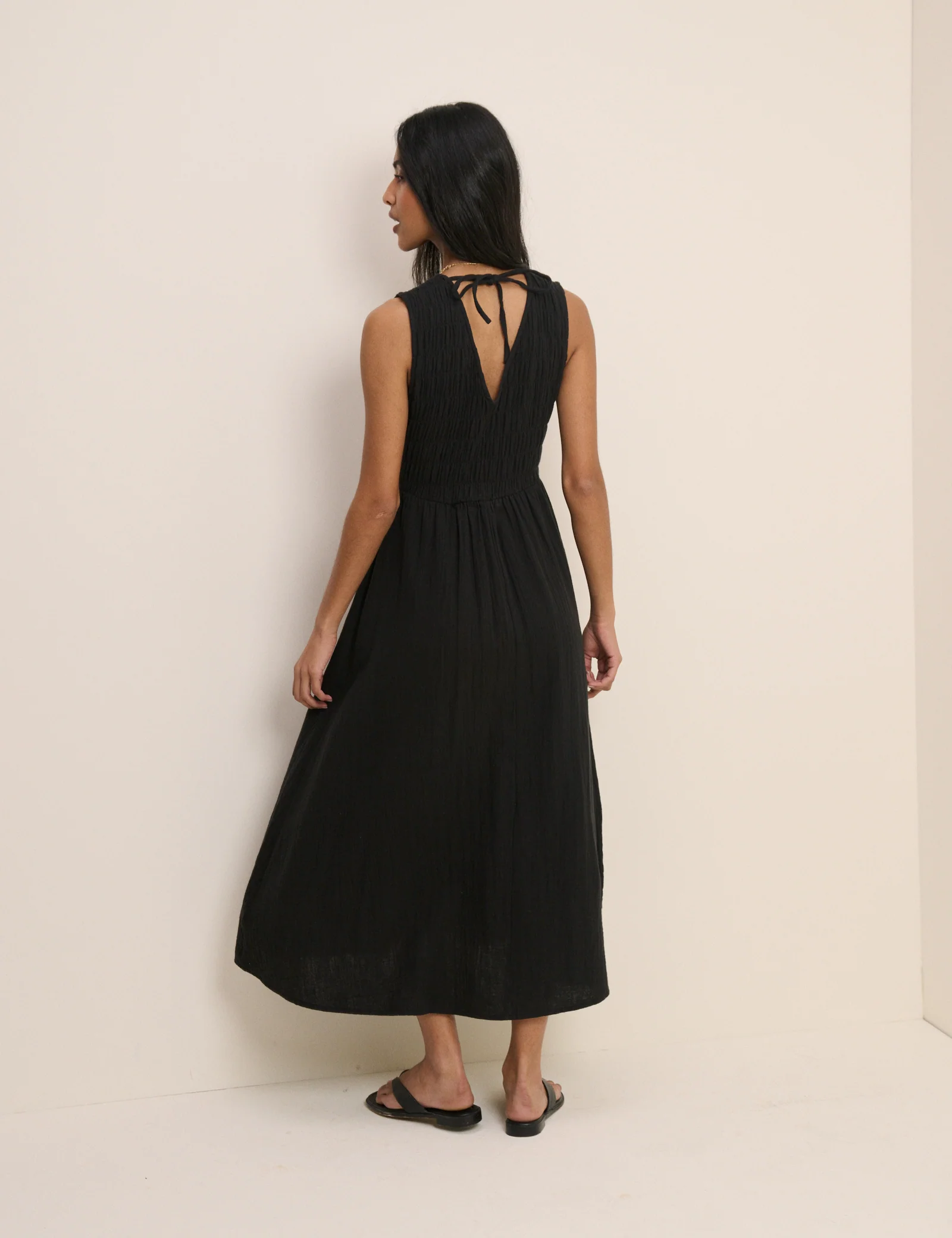 Black Shirred Sleeveless Audrey Midi Dress - Image 5