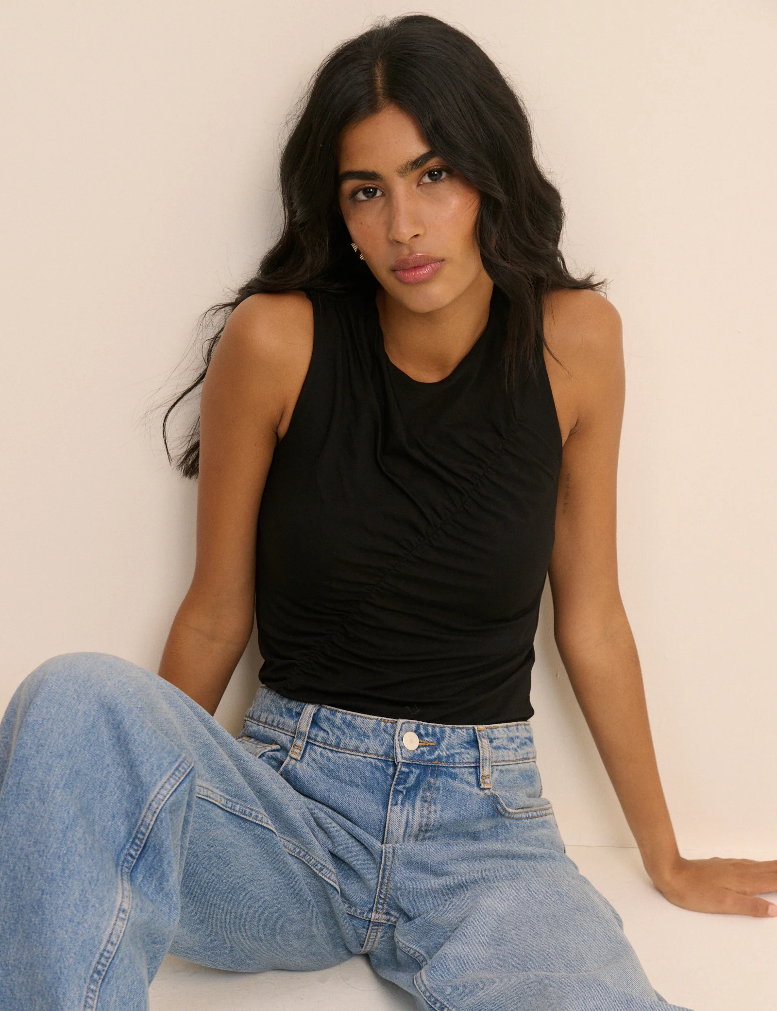 Black Sleeveless Ruched Top - Image 4