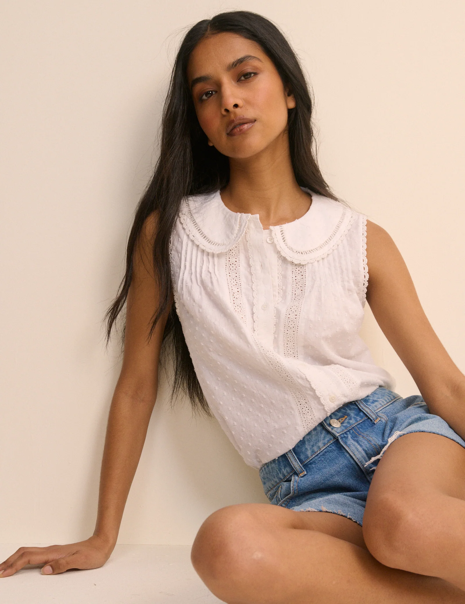 White Peter Pan Collar Sleeveless Blouse - Image 3