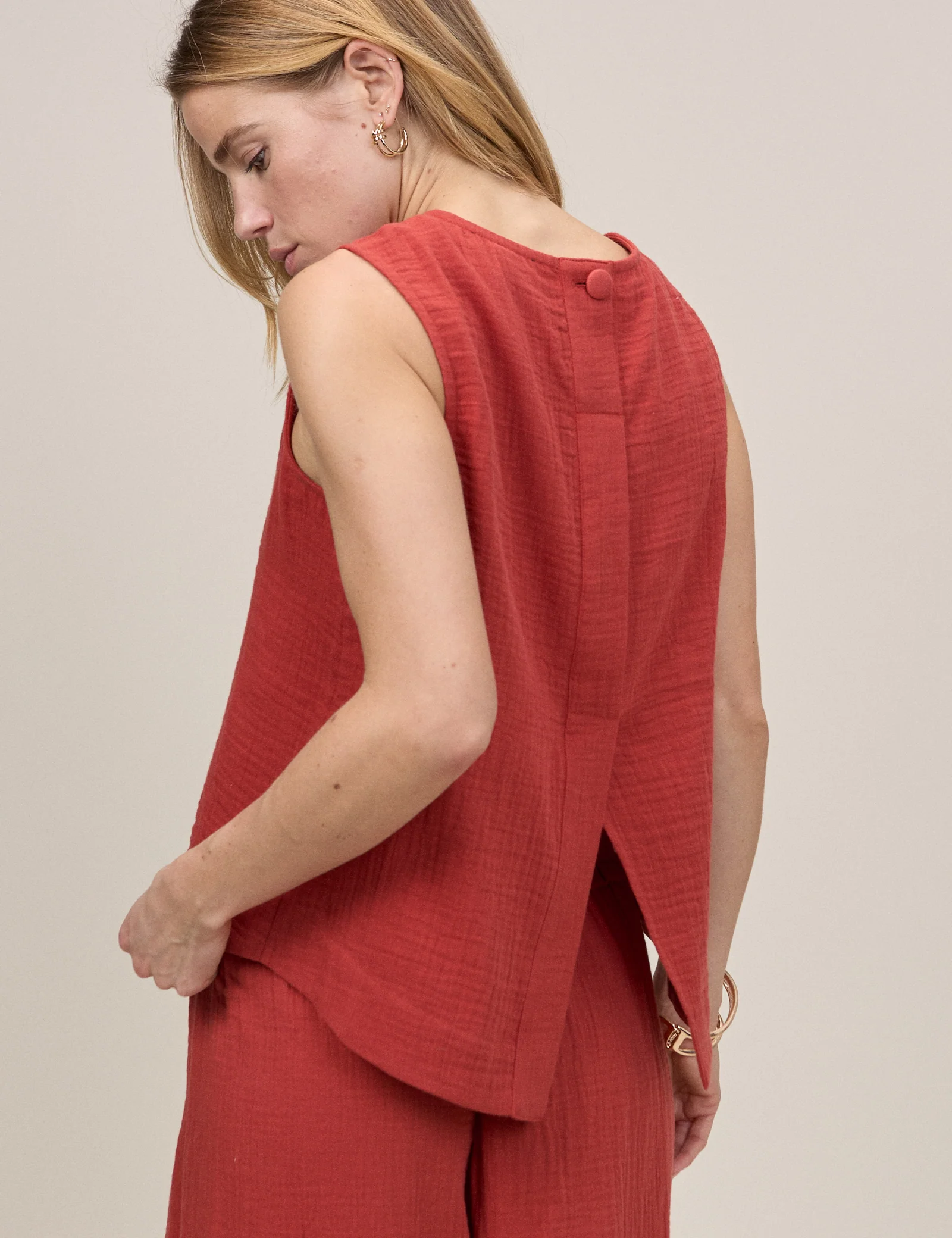 Red Sleeveless Swing Top - Image 3