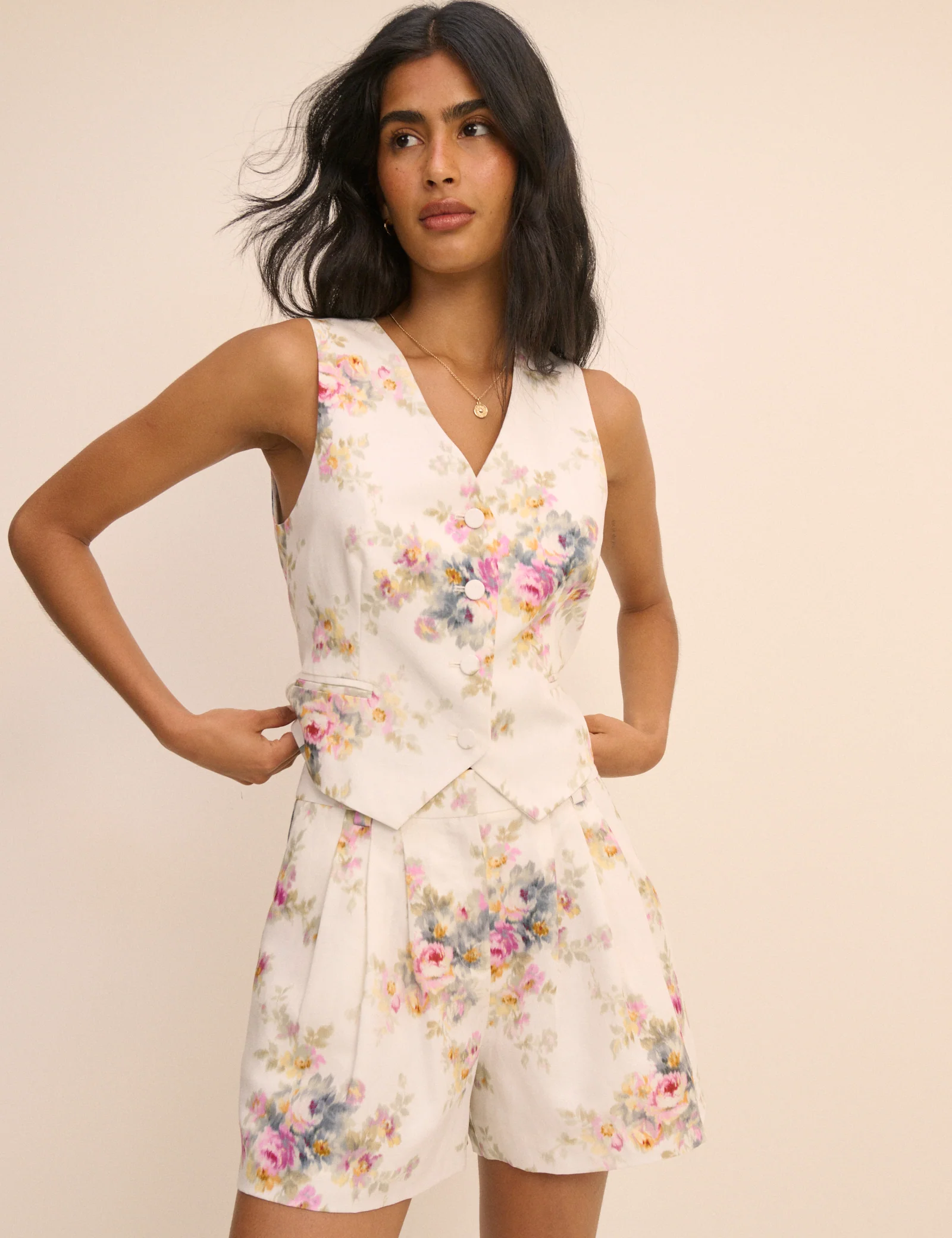 White Floral Linen-Blend Pleated Tailored Suki Shorts - Image 5